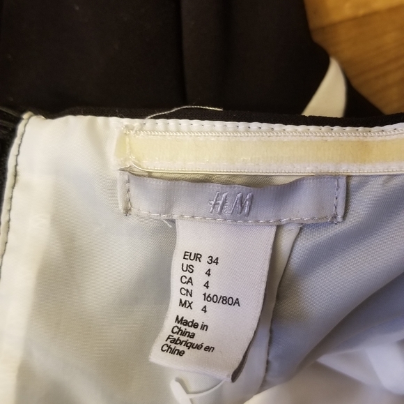 Black and white top - Picture 3 of 3